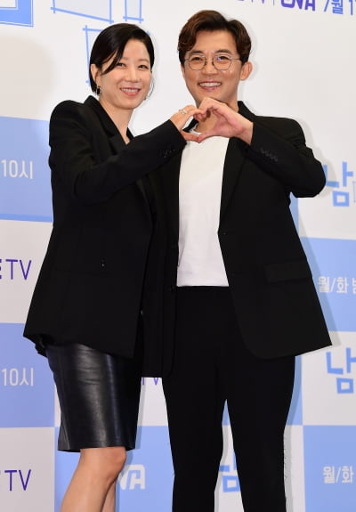 [TEN포토] 전혜진-안재욱 'n번째 남자와 다정하게'
