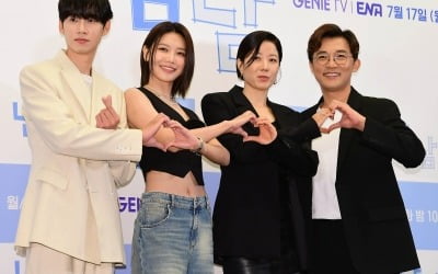 [종합]"흔하디 흔한 모녀 드라마? NO"…'철부지' 전혜진·'K-장녀' 최수영의 색다른 케미 '남남'