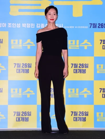 [TEN포토] '밀수' 염정아 '우아한 블랙'