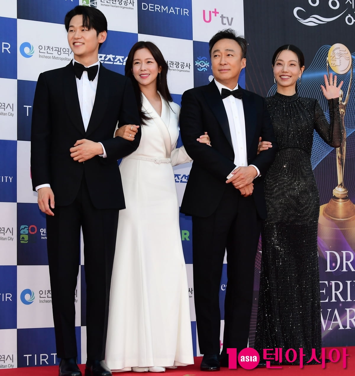 [TEN포토] 이학주-경수진-이성민-김신록 '우리는 형사록팀'