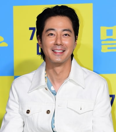 [TEN포토] 조인성 '오늘도 잘생김'