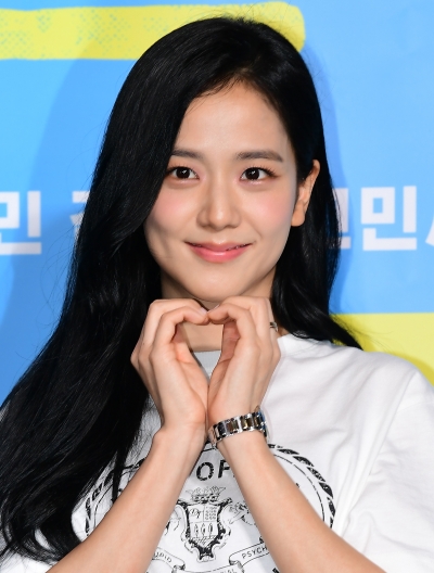 [TEN포토] 블랙핑크 지수 '청량함 넘치는 하트'
