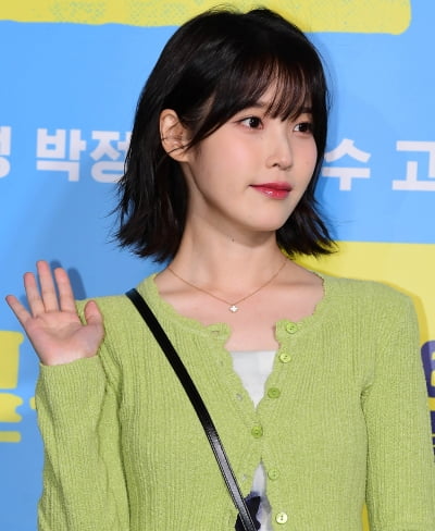 [TEN포토] 아이유 '섹시한 레드립'