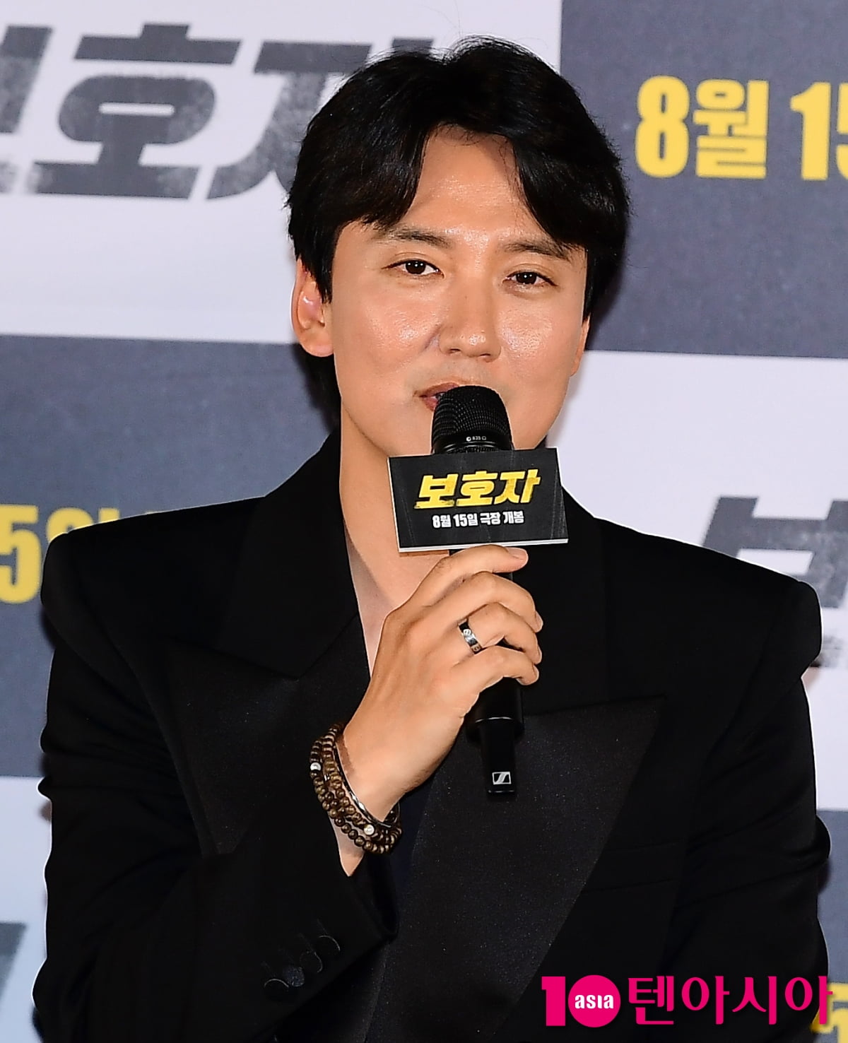 [TEN포토] 김남길 "현장을 너무 잘 아는 저우성 감독이라 부담스러웠다"