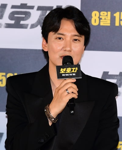 [TEN포토] 김남길 "현장을 너무 잘 아는 저우성 감독이라 부담스러웠다"