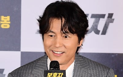 '보호자' 정우성, "원래 감독 개인적 사정으로 못해…내가 연출 맡았다"