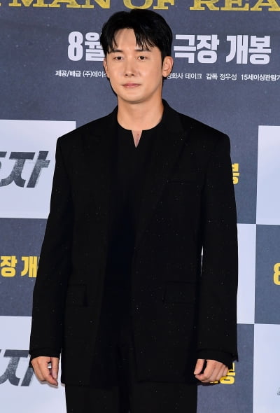 [TEN포토] 김준한 '진지한 모습도 멋져'