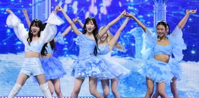 [TEN포토] 오마이걸 '폭염 날리는 시원한 무대'