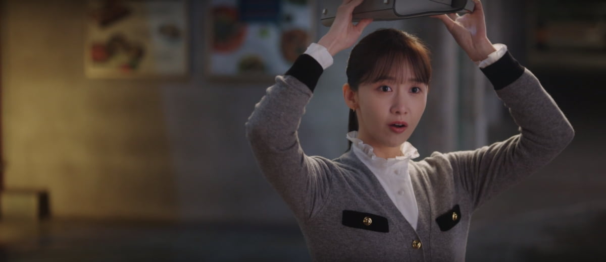 임윤아, 누가 인간 M사 아니랄까봐…299만원대 가디건으로 데이트룩 완성