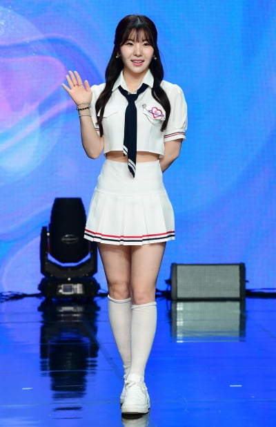 [TEN포토] 아일리원 나유 '청순미 뿌리는 인사'