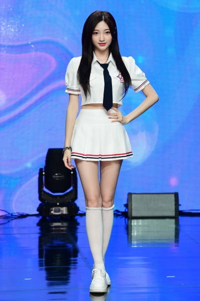 [TEN포토] 아일리원 로나 '포즈 취하는 요정'