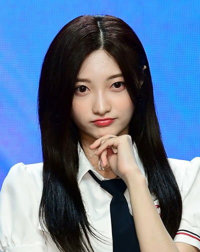 [TEN포토] 아일리원 로나 '인형이랑 붕어빵'