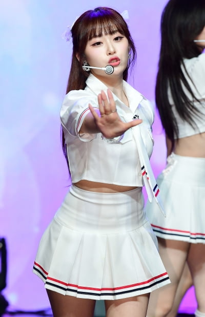[TEN포토] 아일리원 리리카 '러블리한 무대'
