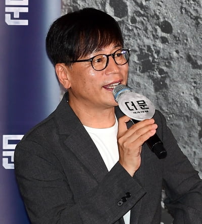 [TEN포토] 김용화 감독 "큰 화면으로 보니 더 만족스러워"