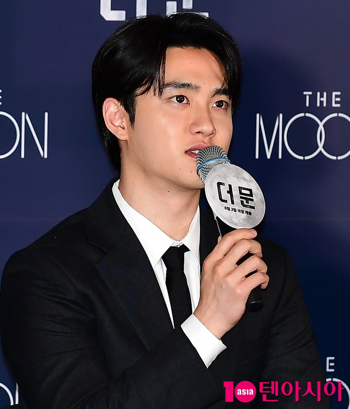 도경수, "'신과 함께' 때는 김용화 감독 무서웠는데, '더 문' 재회 너무 행복"