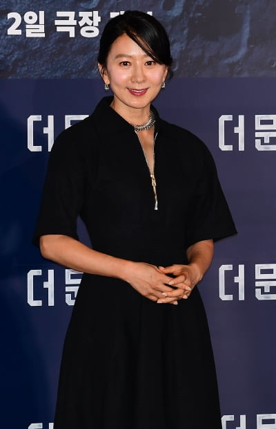 [TEN포토] 김희애 '20대는 못따라할 독보적 우아함'