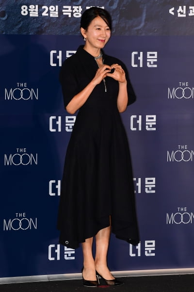 [TEN포토] 김희애 '우아한 블랙'
