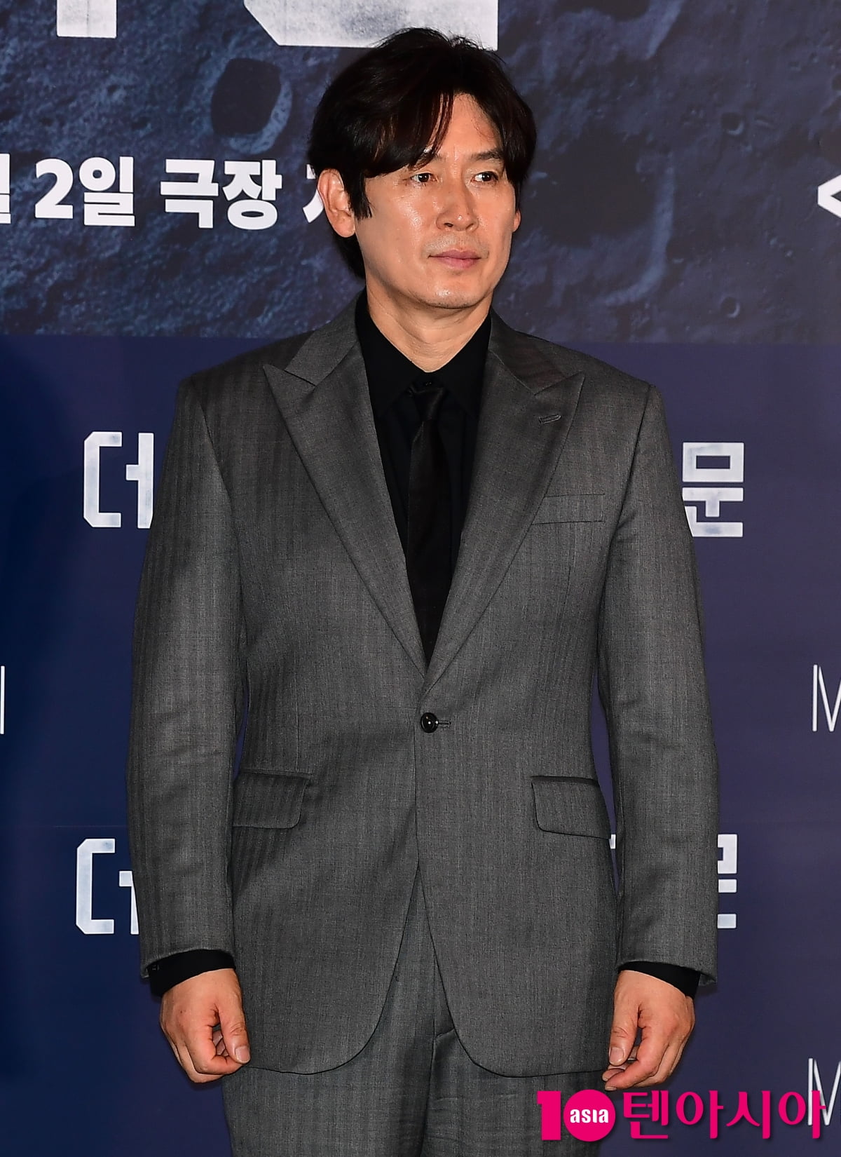 [종합] 280억 쏟아부은 도경수 우주 액션, '신과 함께' 김용화 감독 천만 신화 이을까 