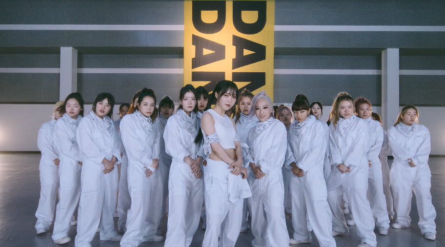 마마무+, 위트 넘치는 '댕댕'에 칼각 군무 '짜릿'