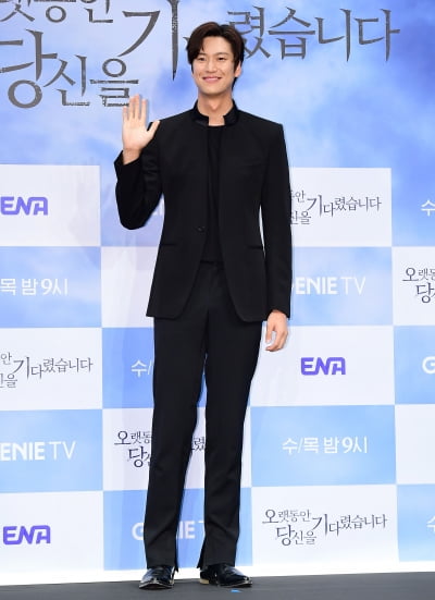 [TEN포토] 나인우 '우월한 비율'