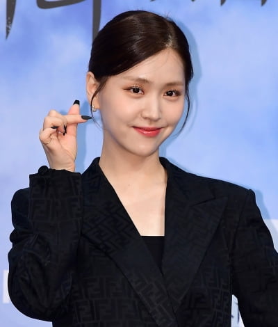 [TEN포토] 김지은 '쪼꼬미 하트'
