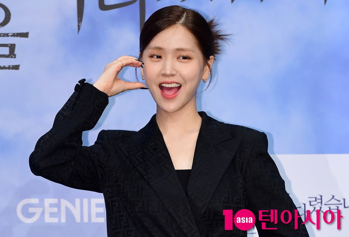 [TEN포토] 김지은 '심쿵 볼하트'