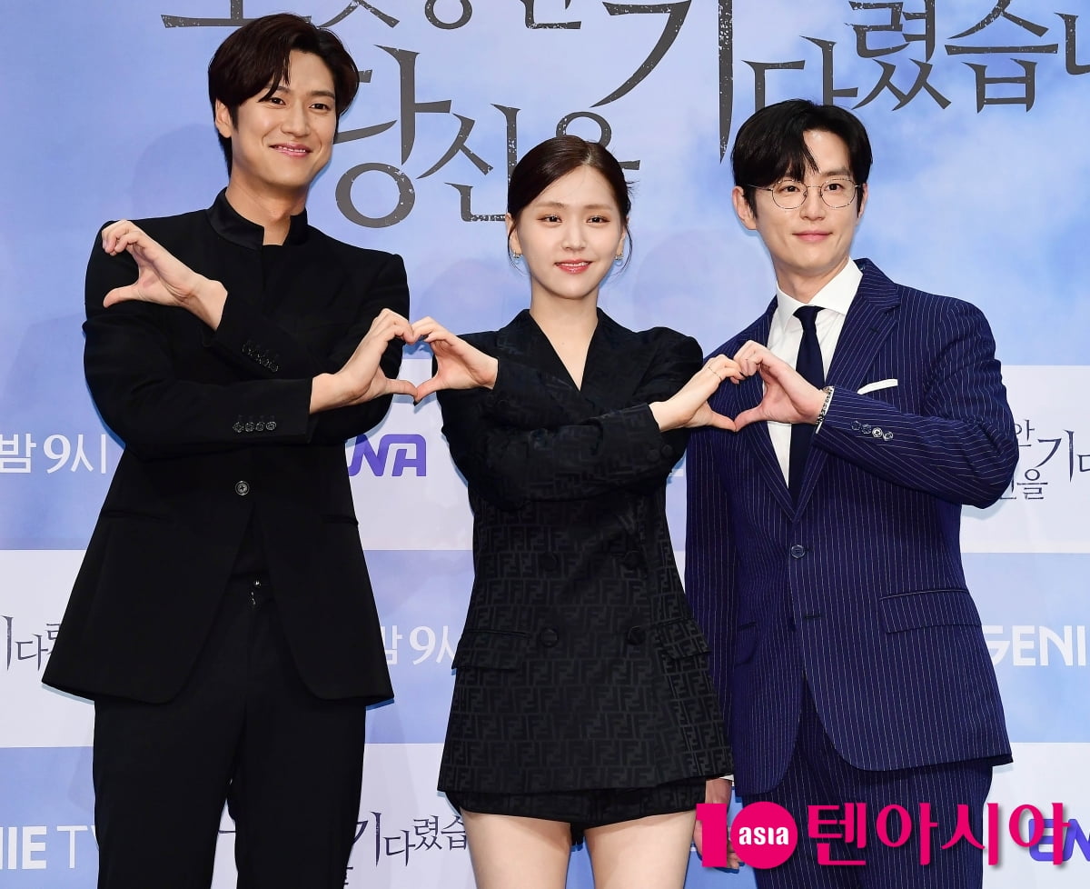 [TEN포토] 나인우-김지은-권율 '사랑이 넘치는 선남선녀'