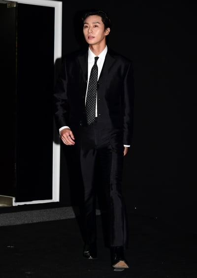 [TEN포토] 박서준 '완벽한 슈트핏'