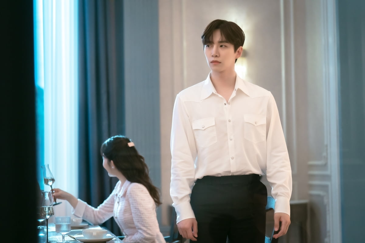 이준호, '퍼스트로얄 호텔 막내딸'과 혼담 이야기 오가('킹더랜드')