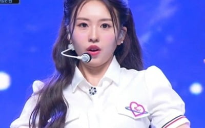 ILY:1 showed off her innocent charm on stage