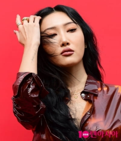 Hwasa's dream of a striptease