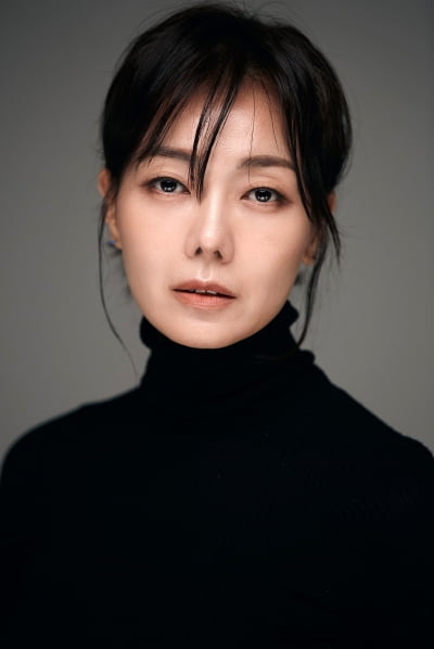 Ryu Seung-joo goes on stage in the play 'BEFORE END AFTER'