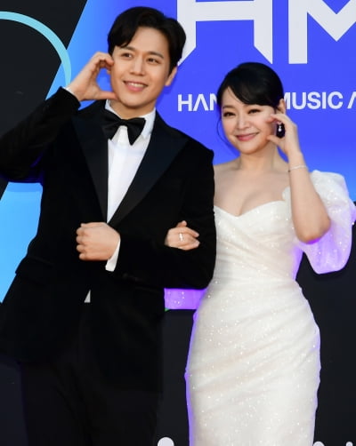 Son Jun-ho, Kim So-hyun, exclusive contract with 'Palm Tree Island'