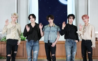 Tomorrow by Together, charted on 'Billboard 200' for 15 consecutive weeks