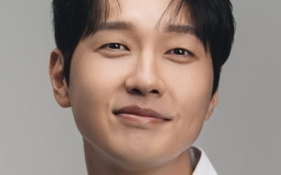 Ji Hyun-woo, 'A Gentleman and a Lady' ranks first on Japanese Netflix