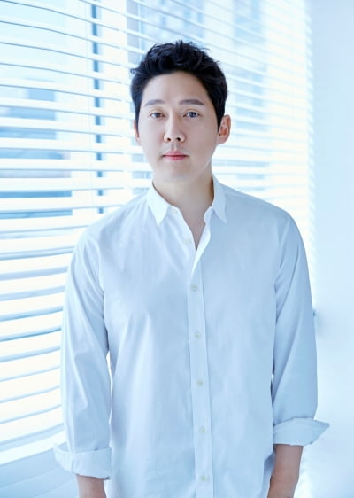 Song Chang-eui renews contract with YK Media Plus