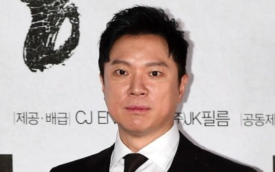 Jeong Seong-hwa goes to Turkyeye for the opening film of the Ankara Film Festival, 'Hero'.