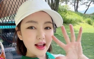 Ga-in Song, 'Empress Trot' golf course outing