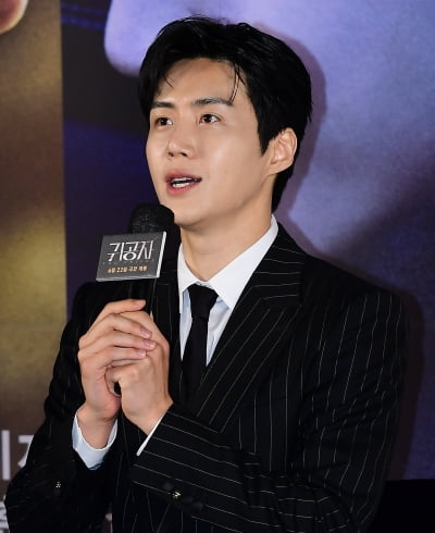 Kim Seon-ho apologizes again ahead of his screen debut in 'The Scion'
