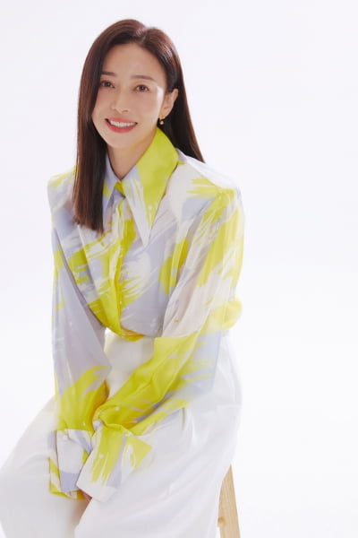 Jang Young-nam's first entry into the Cannes Film Festival with 'The Spider's House'