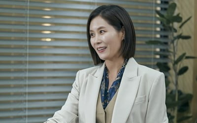 Moon So-ri and Lee Yeon-hee dismissed the controversy over hiring corruption in one shot