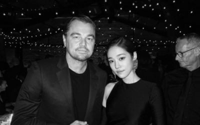 Noh Yoon-seo and Leonardo DiCaprio in a friendly two-shot