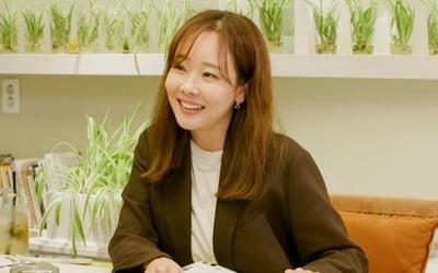 So Yoo-jin travels to Japan with her mother and three siblings without a husband