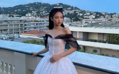 Black Pink Jennie, 2.5 billion won for a few photos? Cannes Film Festival Media Value 1st Place