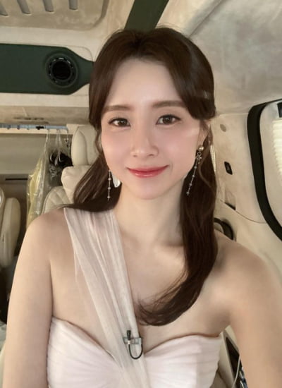 Eun Ga-eun, No. 1 female trot singer who seems to fit well as a cosmetics brand model... Jiyoon Hong 2nd place
