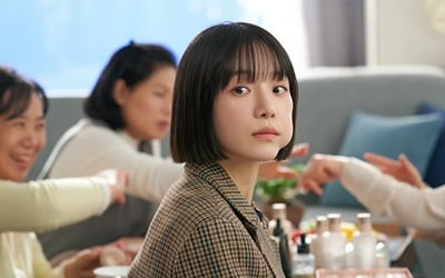 '1.3 million followers' Park Kyu-young, an emerging aristocrat... Romance with 3rd generation conglomerate Kang Min-hyeok