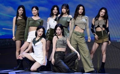 'BTS father' Chairman Bang Si-hyuk climbed fromis nine... 'Aim for Summer' Summer Queen's Comeback