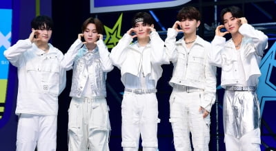 The New Six's Junhyeok Chun, suspended from activities → focused on recovering his health... "The members decided to support each other"