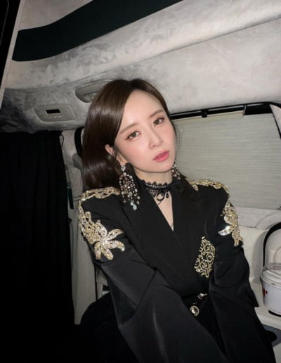I'm 37 years old, but I'm crazy about honey... Eun Ga-eun, No. 1 female trot singer with attractive transparent skin