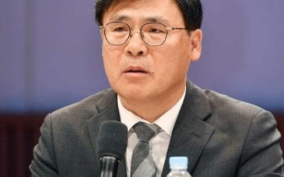 KBS President Kim Eui-cheol "From 620 billion won to 100 billion won, the damage from the separate collection of license fees is the responsibility of the people"